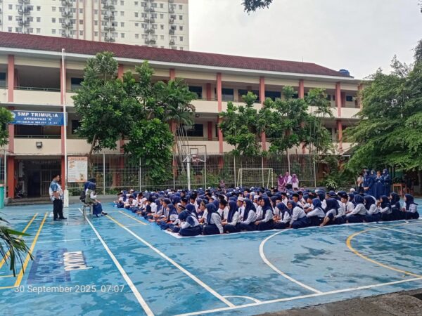 SMP Trimulia Jakarta Gelar Pembacaan Asmaul Husna Rutin Sebelum Kegiatan Belajar